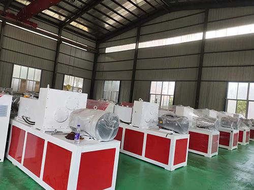 塑料管材生产线：高分子材料成型技术的系统集成与工艺控制